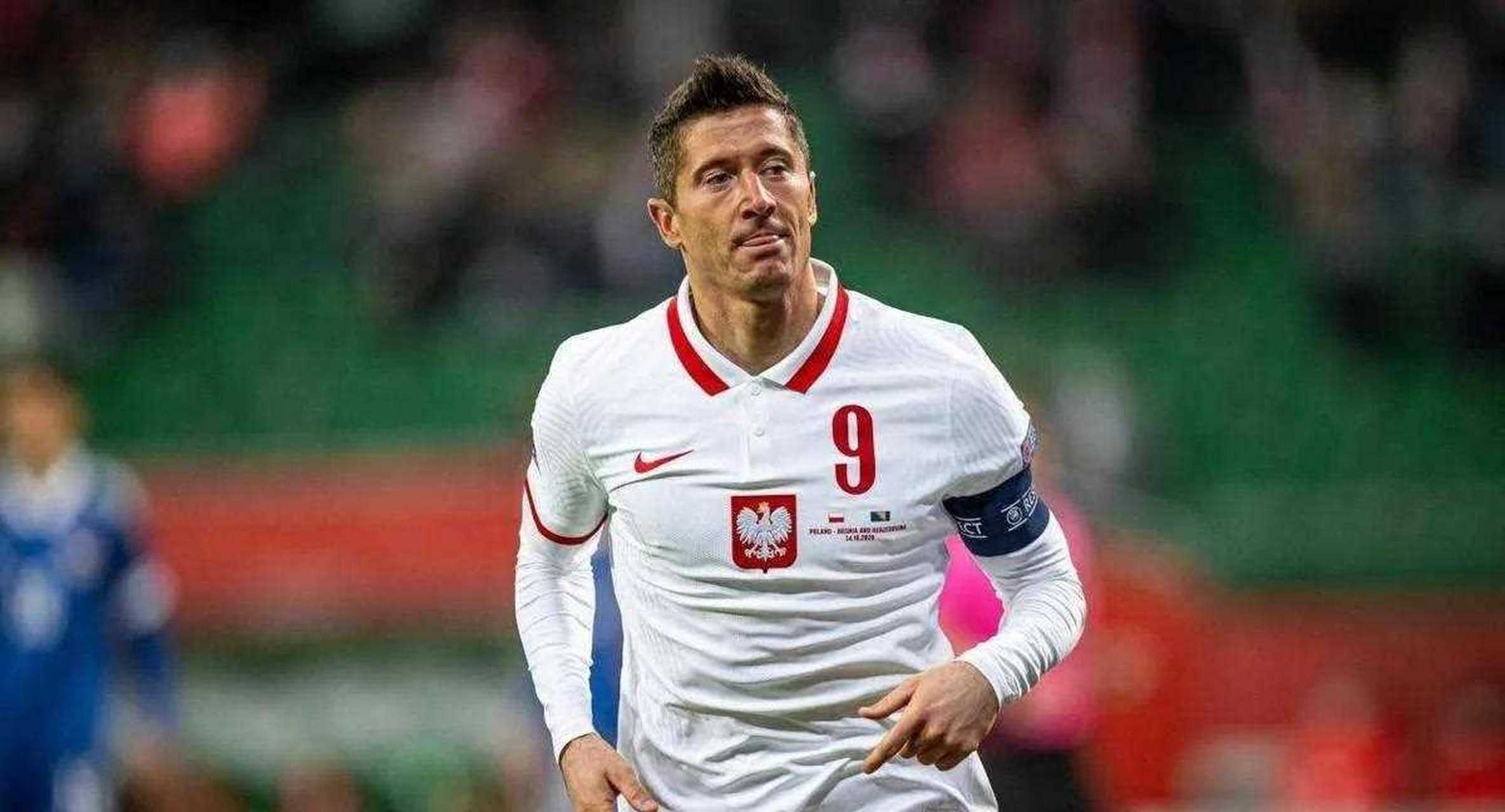 开云-莱万多夫斯基回归赛场，势不可挡首场状态亮眼，拜仁观众沸腾！的简单介绍